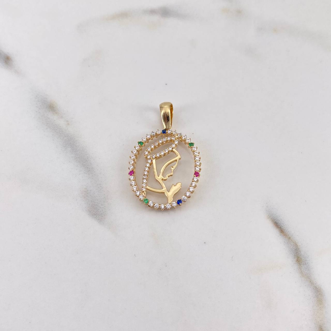 Dije Virgen Maria 2.4gr / 3cm / Circones Azules Verdes Fucsias Blancos Oro Amarillo 18K $