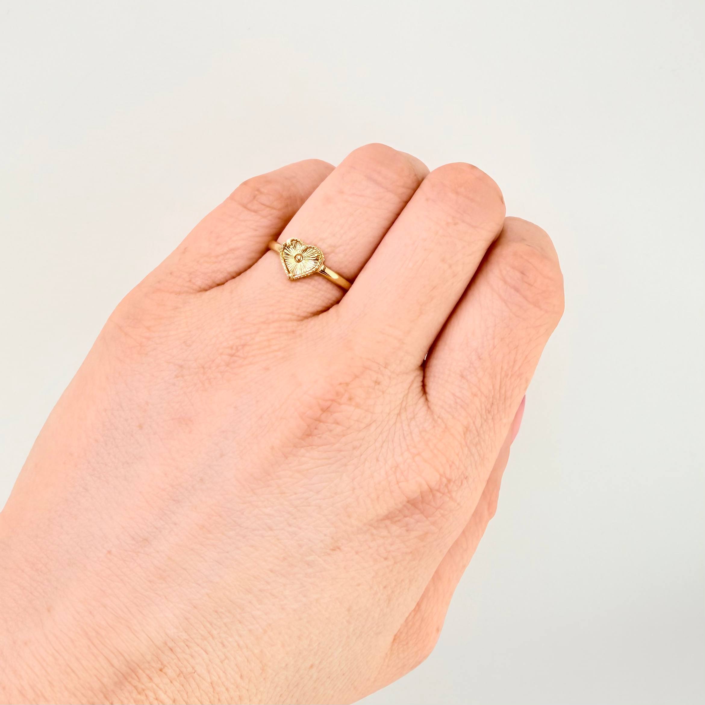 Anillo Corazon Diamantado 0.95gr / T5 / Oro Amarillo 18K ©