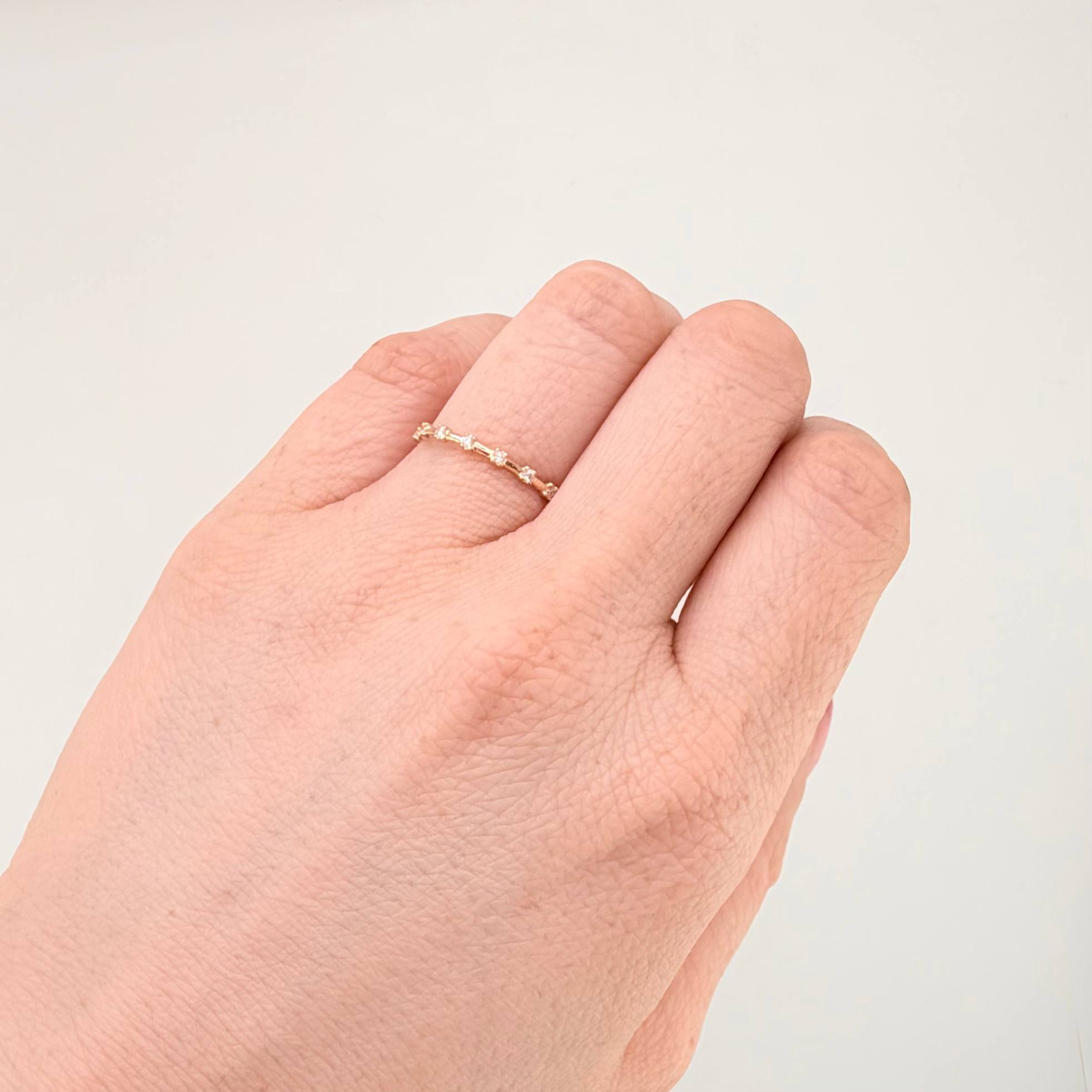 Anillo Centella Alternada 0.8gr / T6 / Oro Amarillo 18K ©