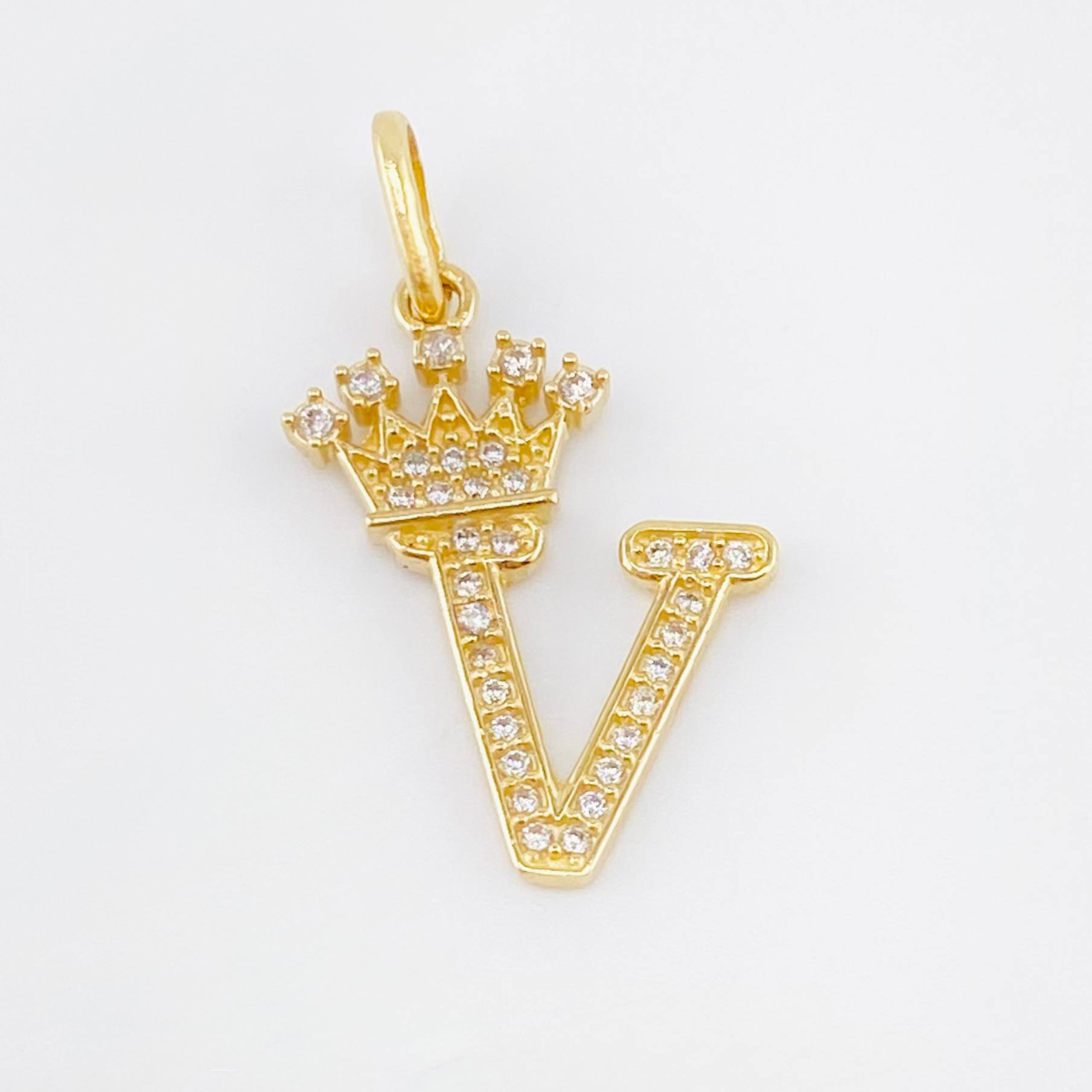 Dije Corona Letra V 1.65g / 2.6cm Oro Amarillo 18K