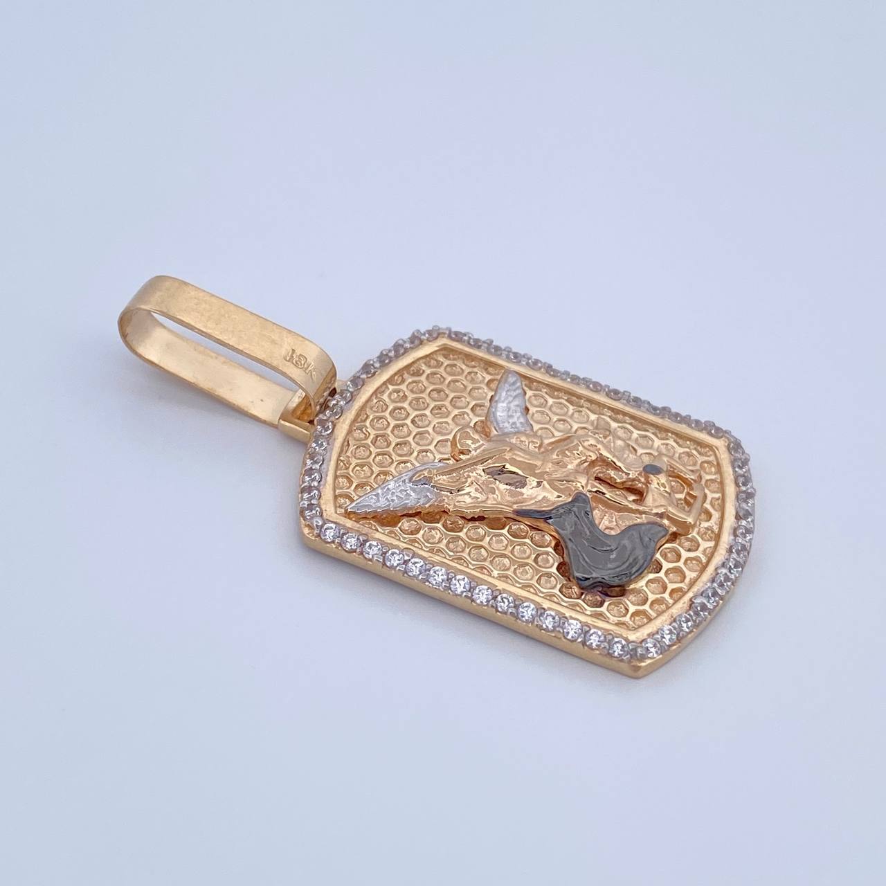 Dije Placa San Miguel Arcangel 7.6gr / 4.4cm / Texturizado Circones Blancos Tres Oros 18K &