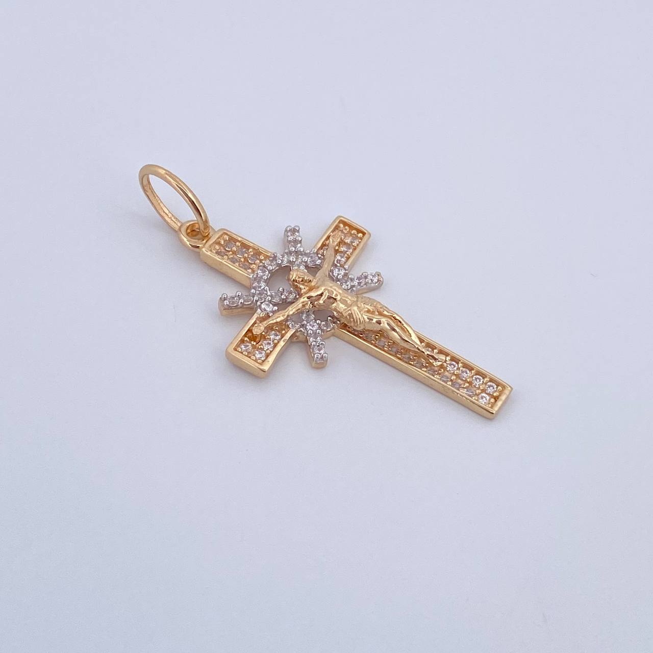 Dije Cruz Cristo 2.4gr / 3.5cm / Timon Circones Blancos Dos Oros Amarillo Blanco 18K &
