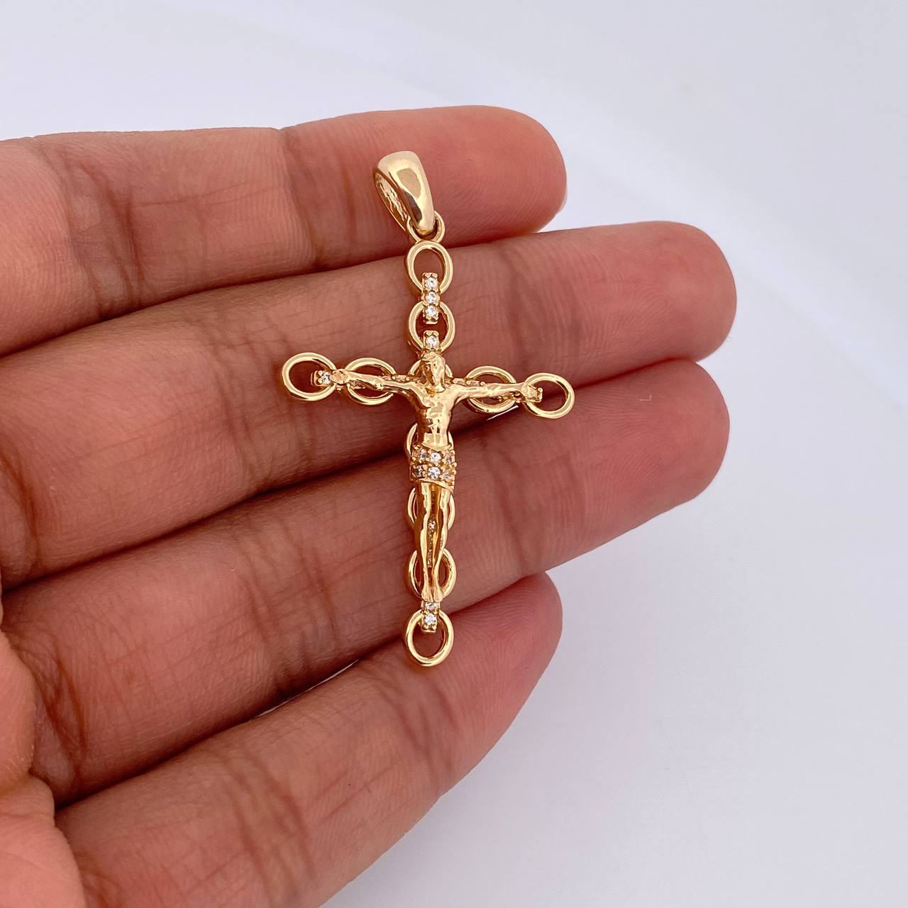 Dije Cruz Cristo 3.75gr / 4.3cm / Circones Blancos Oro Amarillo 18K &