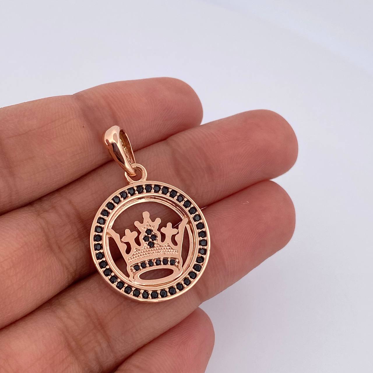 Dije Medalla Corona RX 5.05gr / 3cm / Circones Negros  Oro Rosa 18K &