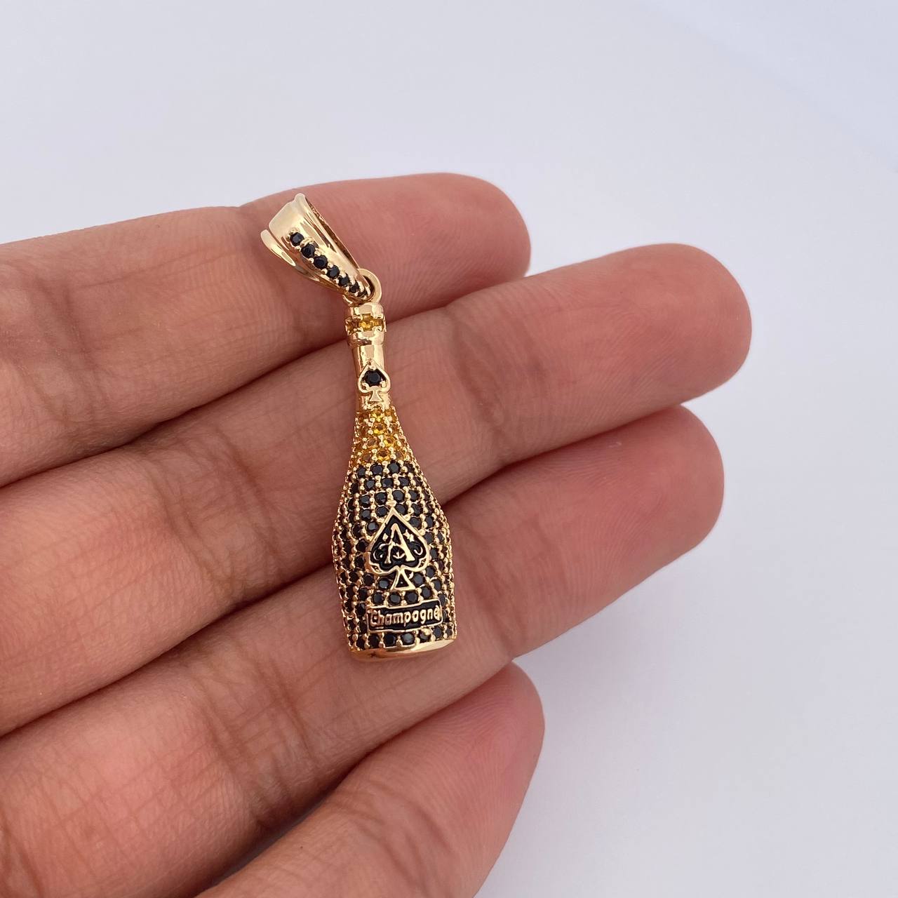 Dije Botella 4.2gr / 3.7cm / Circones Negros Amarillos Oro Amarillo 18K &