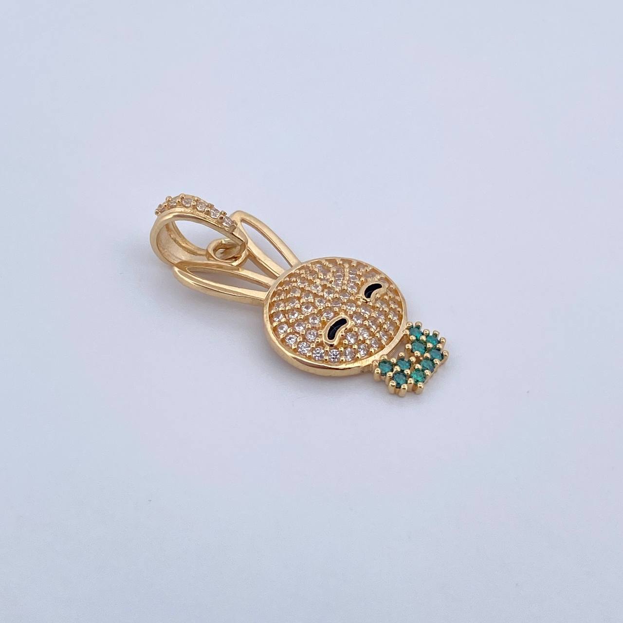 Dije Conejo 2.3gr / 2.8cm / Circones Verdes Blancos Oro Amarillo 18K &
