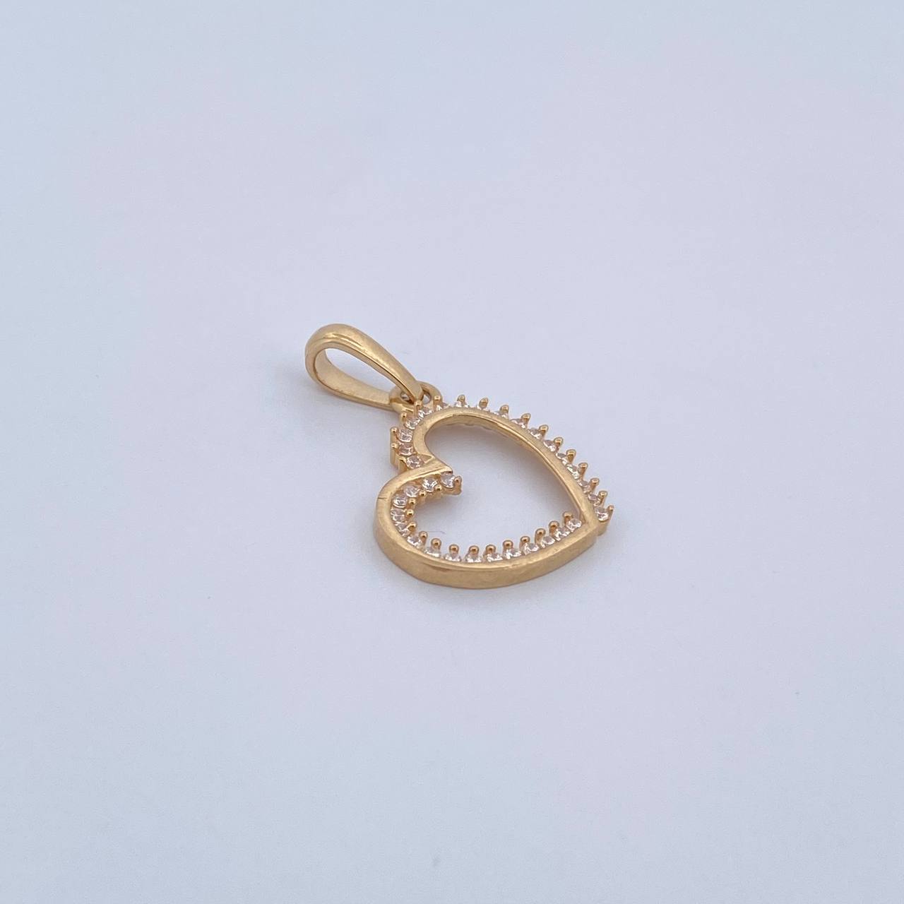 Dije Silueta Corazon 1.2gr / 2.2cm / Circones Blancos Oro Amarillo 18K &