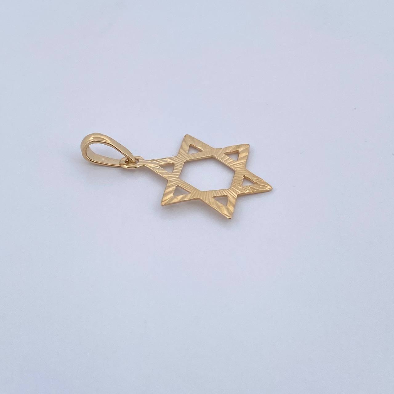 Dije Estrella De David 0.75gr / 2.6cm / Diamantada Oro Amarillo 18K &