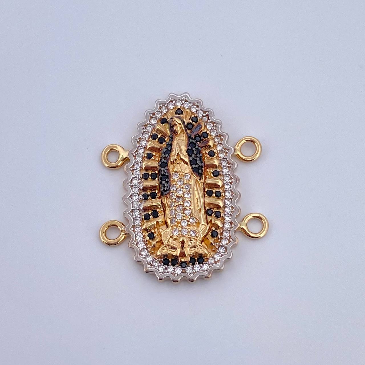 Herraje Virgen Guadalupe 5.8gr / 2.8cm / Circones Negros Blancos Tres Oros 18K &