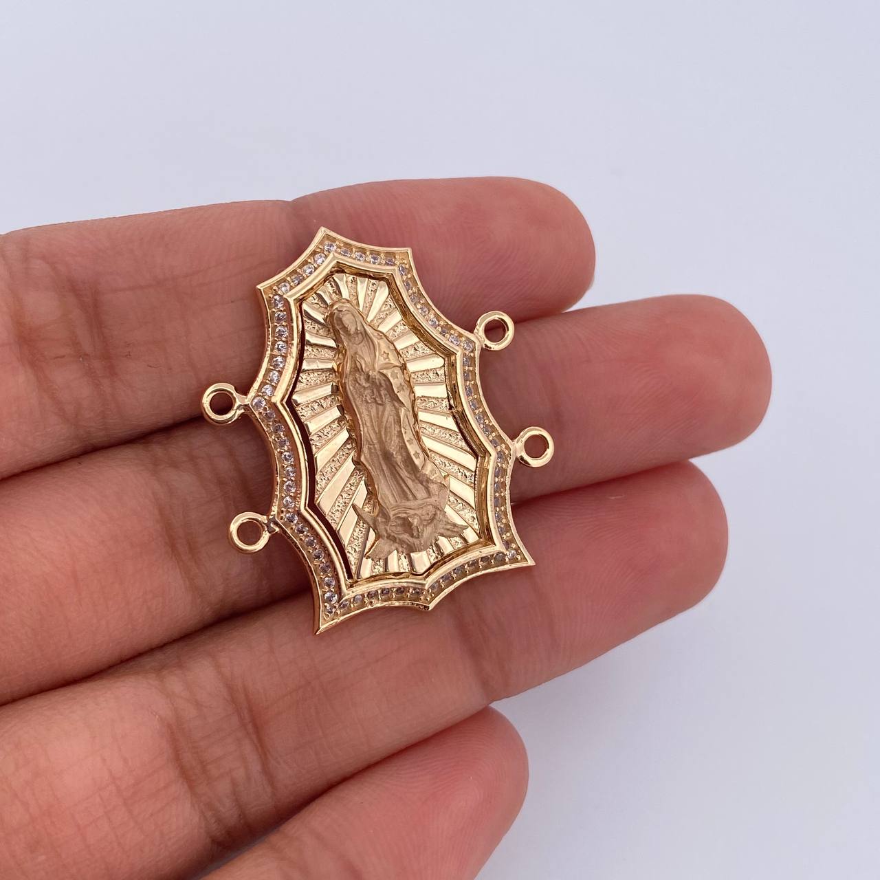 Herraje Virgen Guadalupe 6.75gr / 3cm / Circones Blancos Dos Oros Amarillo Blanco 18K &