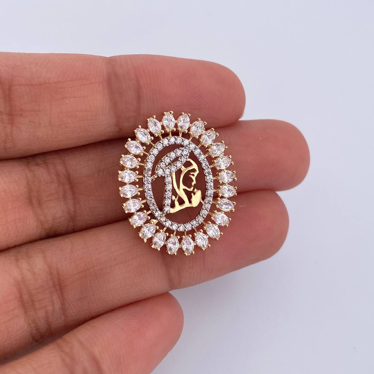 Herraje Virgen Maria 2.8gr / 2.4cm / Circones Blancos Dos Oros Amarillo Blanco 18K &