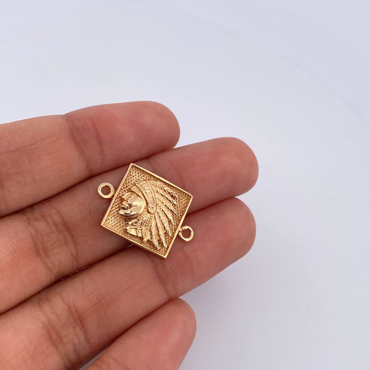 Herraje Placa Indio 4.05gr / 2.2cm / Punteada Oro Amarillo 18K &