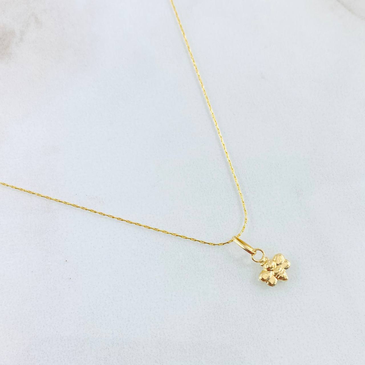 Set Cadena y Dije Aguja Trenzada + Abeja 1.1gr / 45cm / Oro Amarillo 18K (Oferta) *