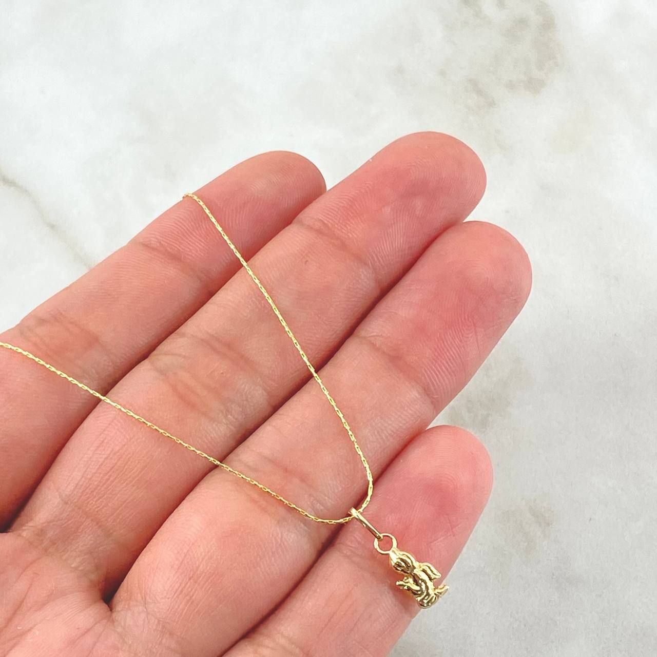 Set Cadena y Dije Aguja Trenzada + Angel 1.15gr / 45cm / Oro Amarillo 18K (Oferta) *