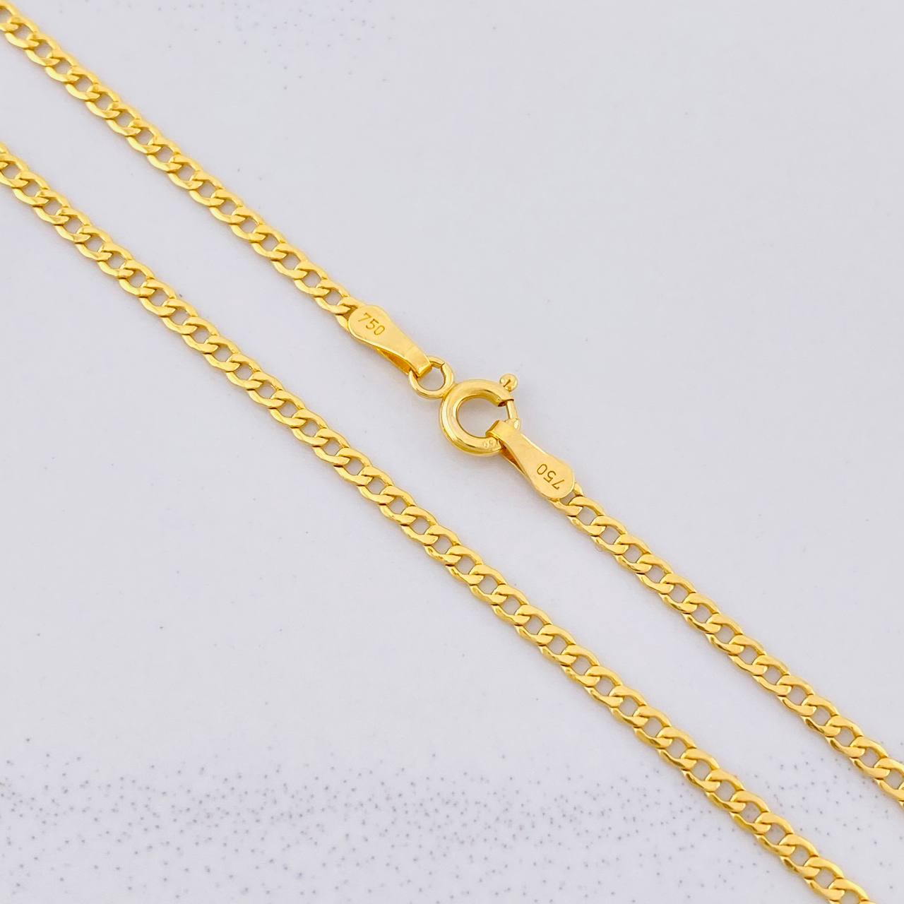 Cadena Cubana 2.55g / 60cm / 2.09mm Oro Amarillo 18K