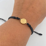 Pulsera Negra Herraje Letra R 0.55gr / Troquelada Oro Amarillo 18K &