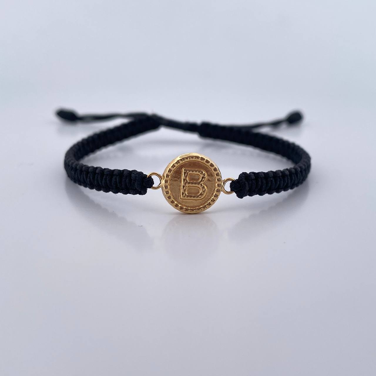 Pulsera Negra Herraje Letra B 0.55gr / Troquelada Oro Amarillo 18K &
