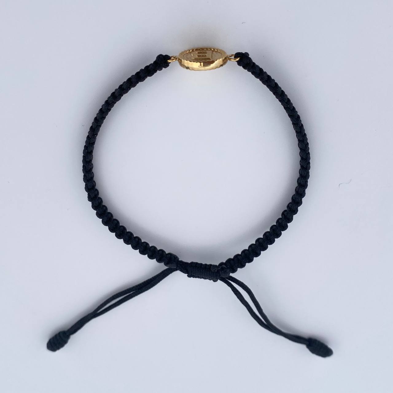 Pulsera Negra Herraje Letra B 0.55gr / Troquelada Oro Amarillo 18K &