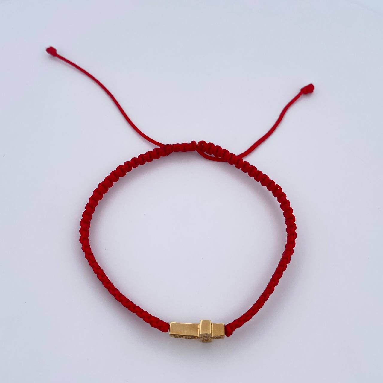 Pulsera Roja Herraje Cruz 1.2gr / Circones Blancos   Oro Amarillo 18K &