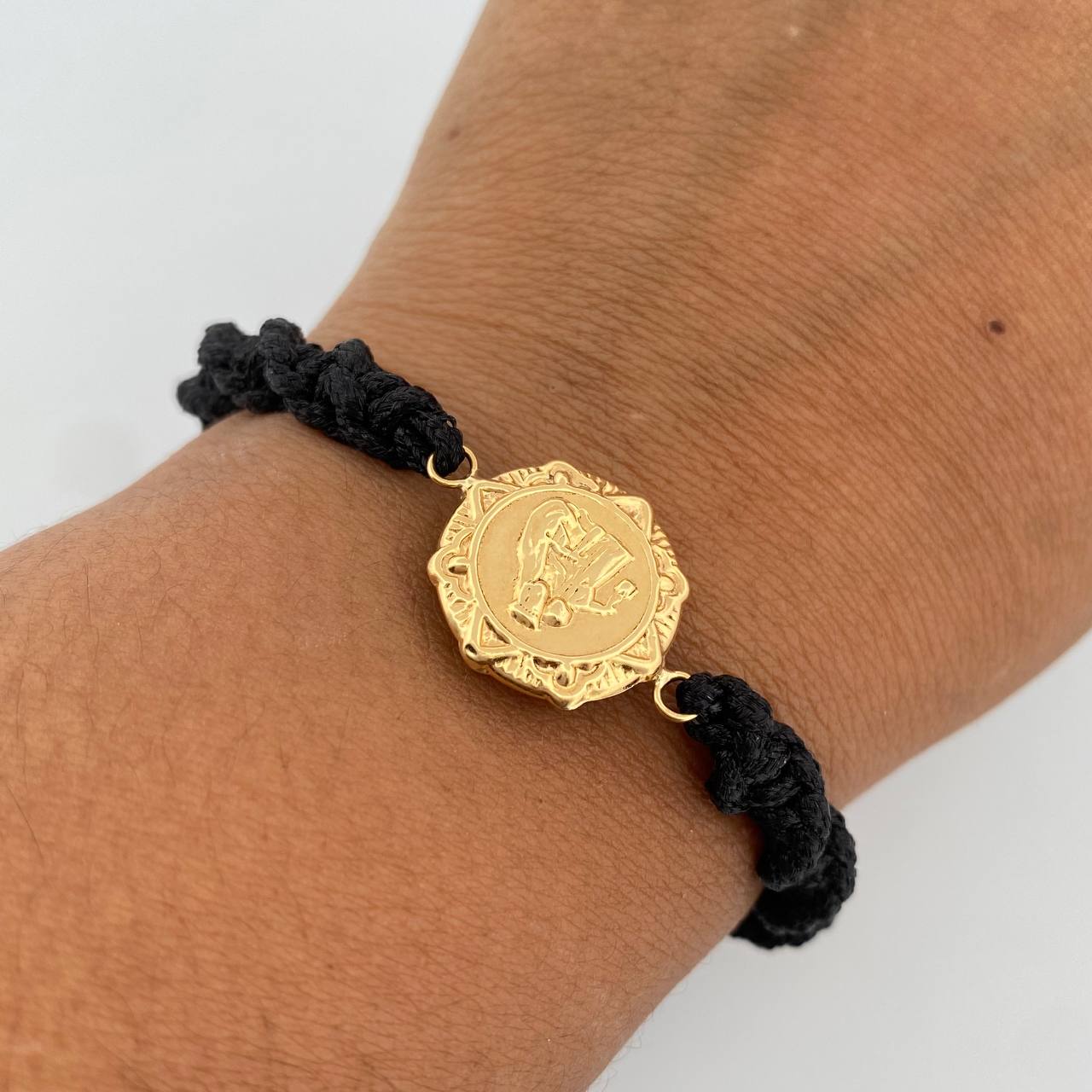 Pulsera Negra Herraje Virgen Del Carmen 1.35gr / Troquelada Oro Amarillo 18K &