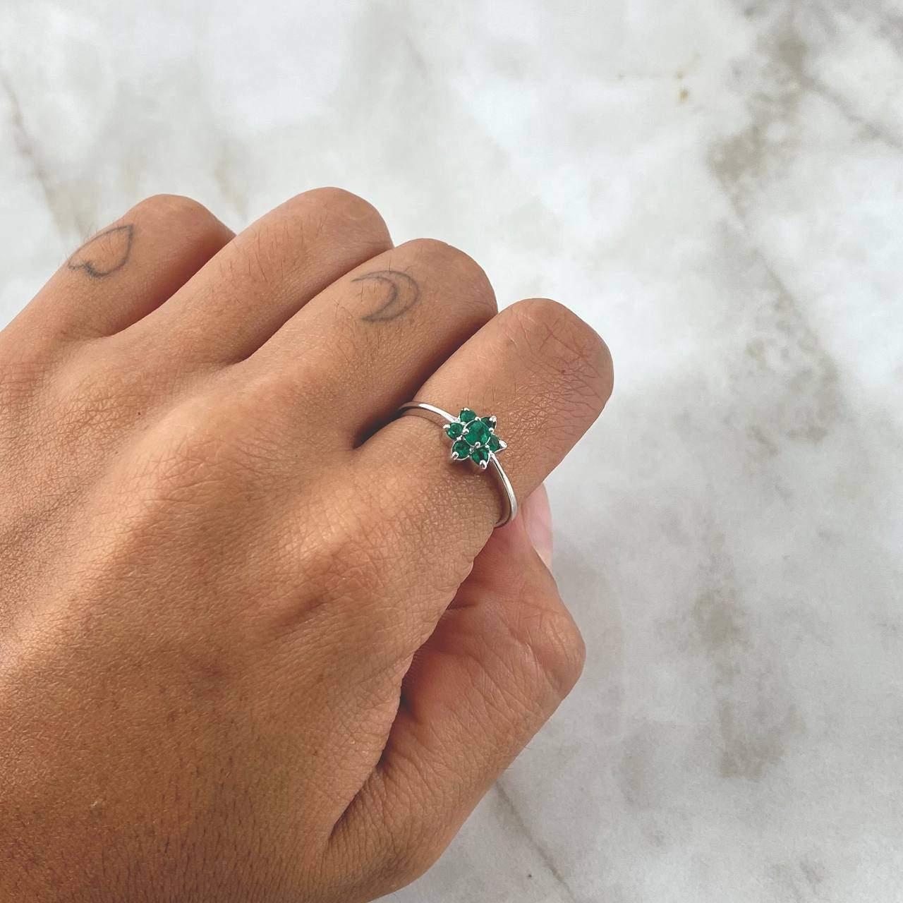 Anillo Solitario Flor Driada 2.6gr T7 1/4 Anillo Esmeraldas 23pts Oro Blanco (Joya Oferta)*