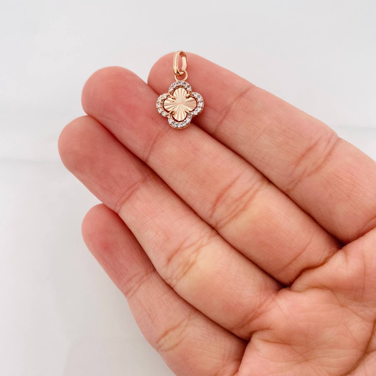 Dije Trebol 0.95g / 1.7cm Dos Oros Blanco Rosa 18K