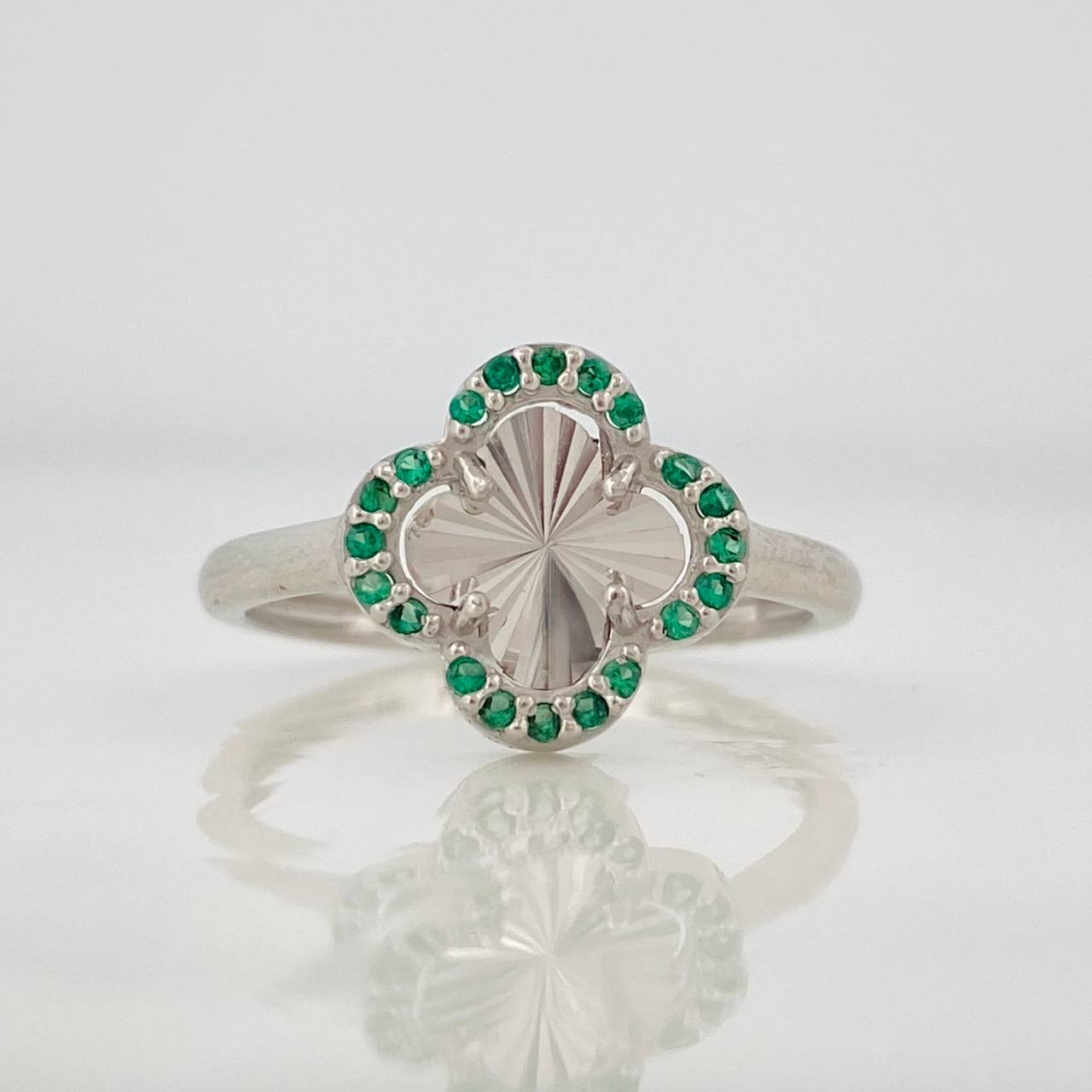 Anillo Trebol 2.25g / T6 1/4 Oro Blanco 18K