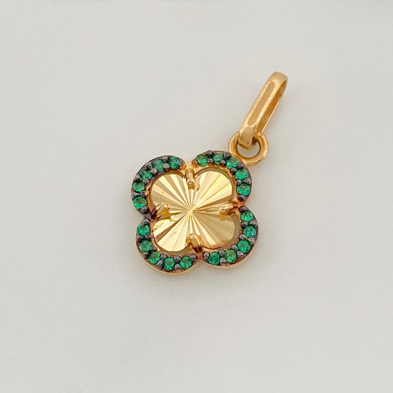 Dije Trebol 1g / 1.8cm Dos Oros Negro Amarillo 18K