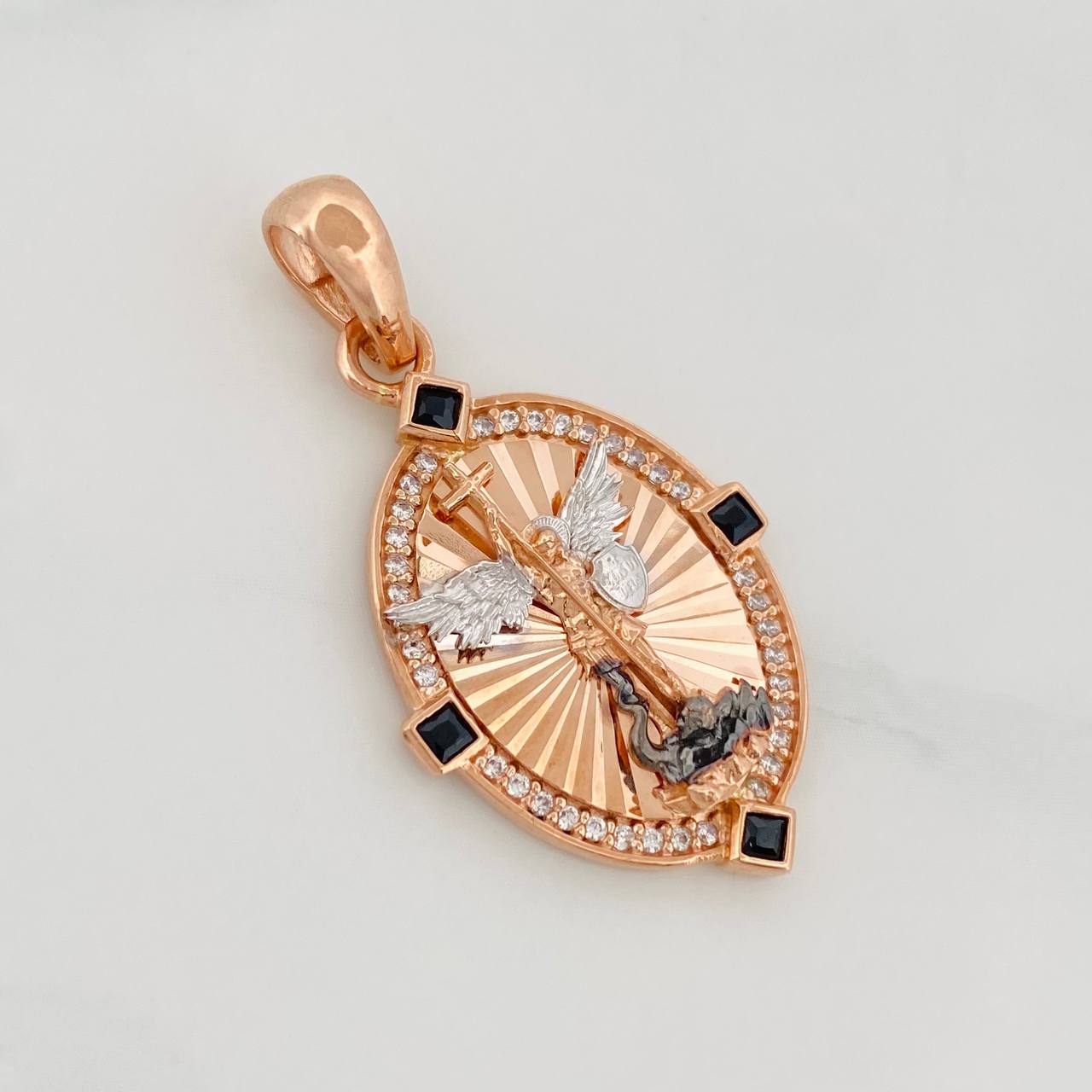 Dije San Miguel Arcángel 4.25g / 3.5cm Tres Oros 18K
