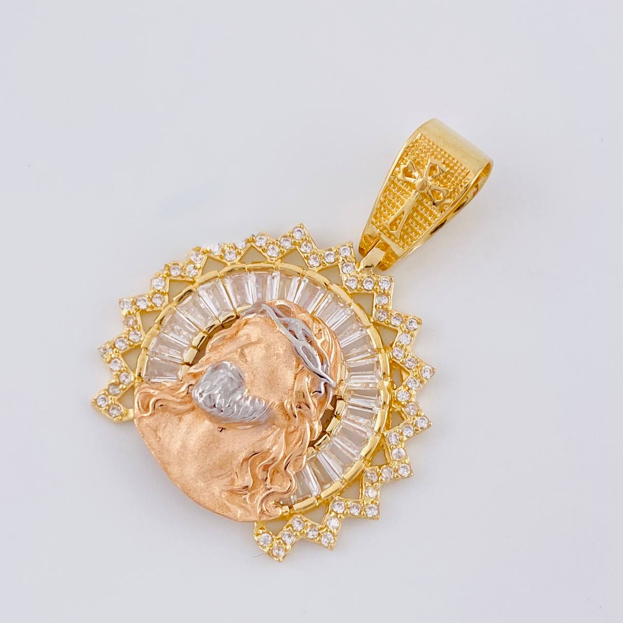 Dije Rostro De Cristo 7.65 g / 3.5 cm Tres Oros 18K
