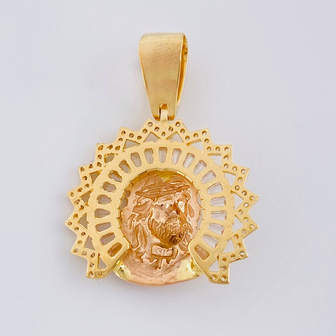 Dije Rostro De Cristo 7.65 g / 3.5 cm Tres Oros 18K