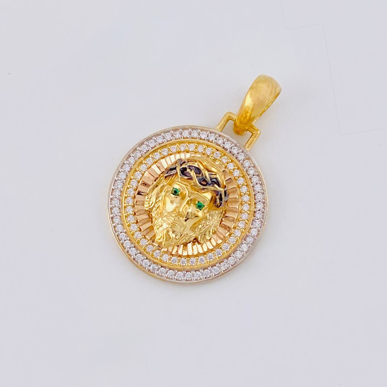 Dije Medalla Rostro Jesus 5.25 g / 3 cm Tres Oros 18K