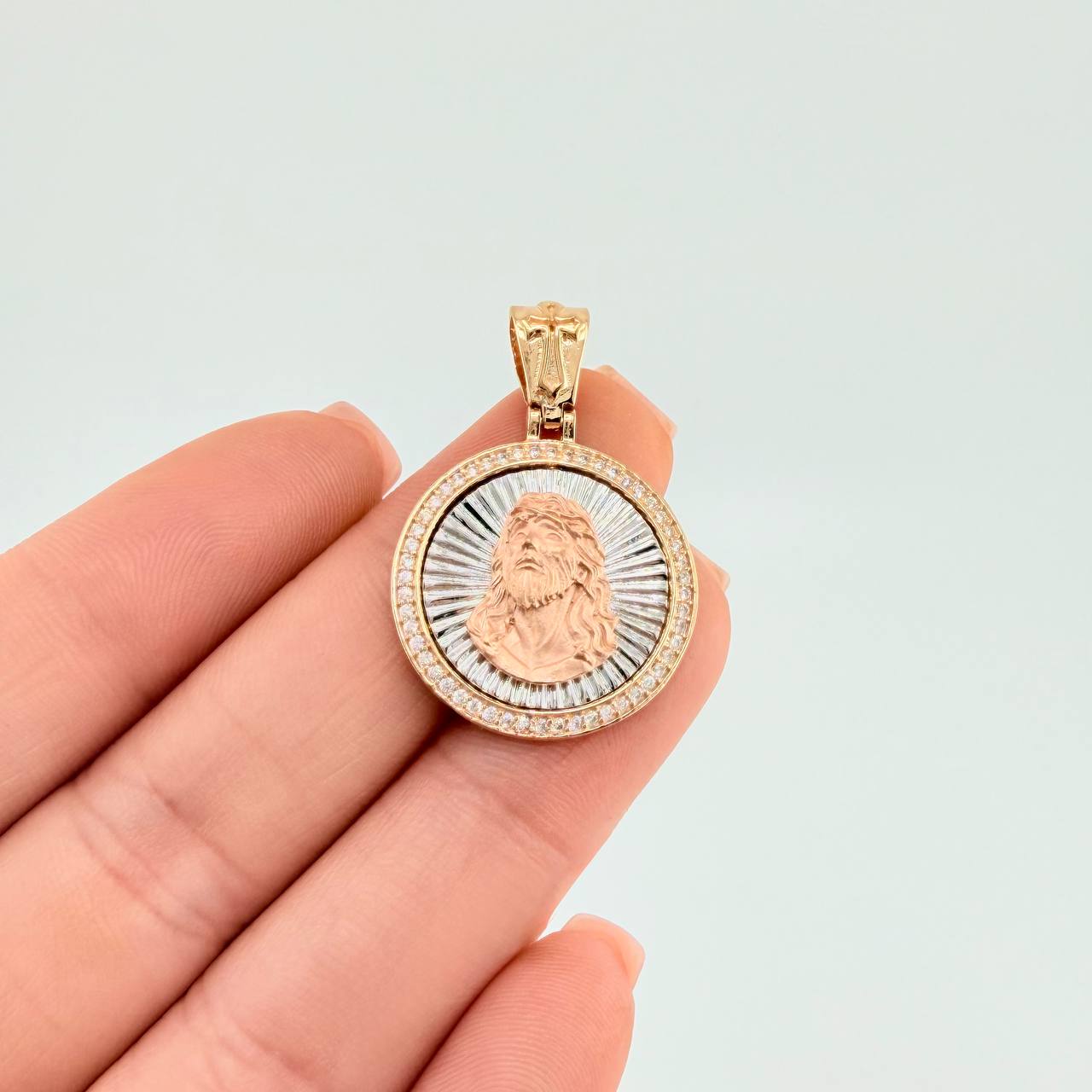 Dije Medalla Rostro Jesus 5.55 g / 3.1 cm Tres Oros 18K