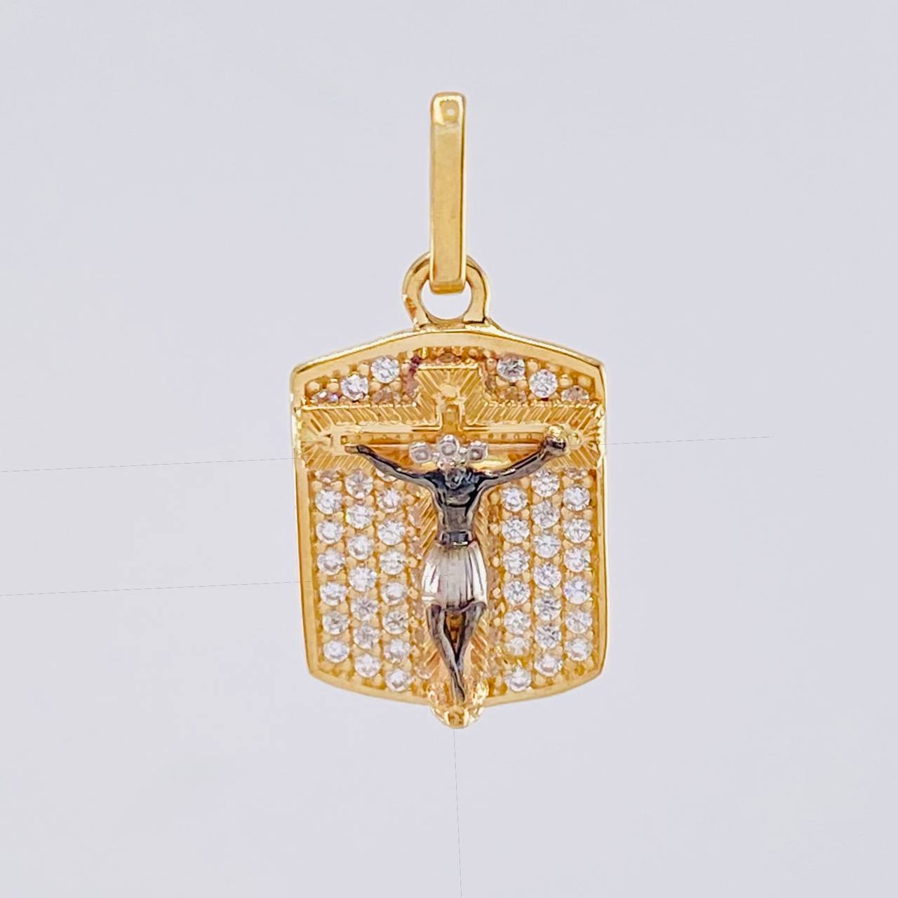 Dije Placa Cruz Cristo 2.25 g / 2.3 cm Dos Oros Amarillo Blanco 18K