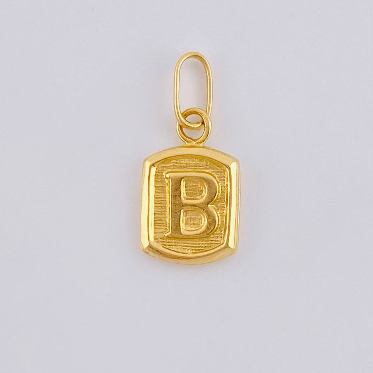 Dije Letra B 0.35 g / 1.4 cm Oro Amarillo 18K