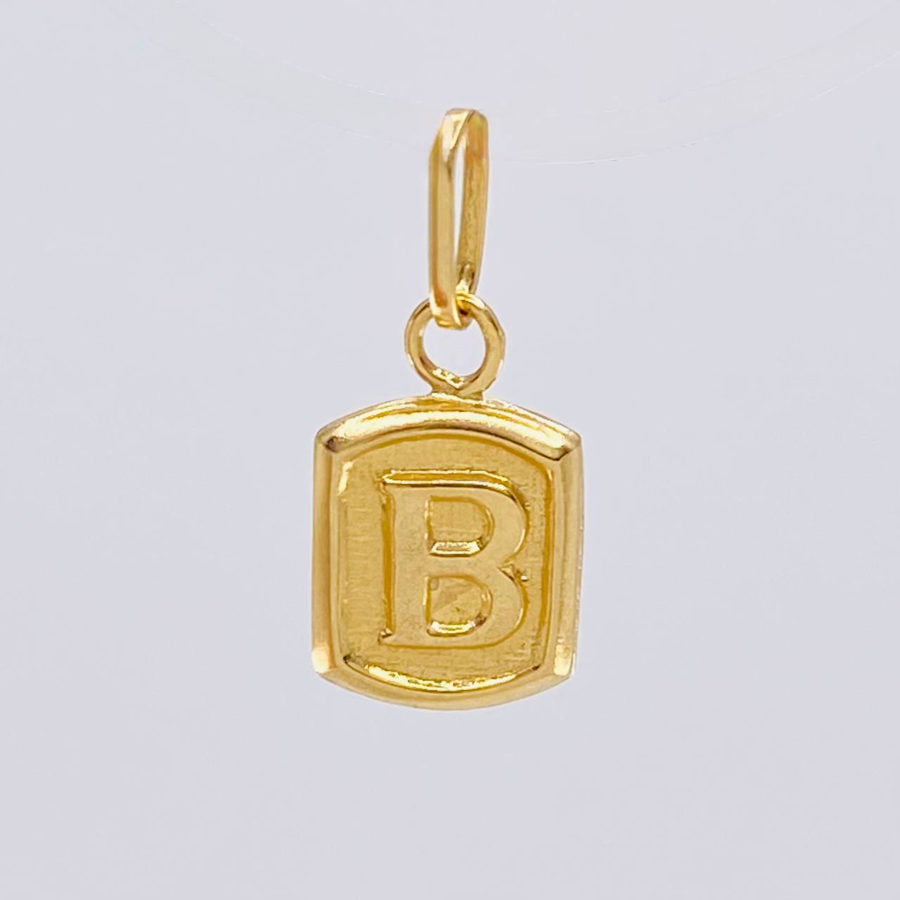 Dije Letra B 0.35 g / 1.4 cm Oro Amarillo 18K
