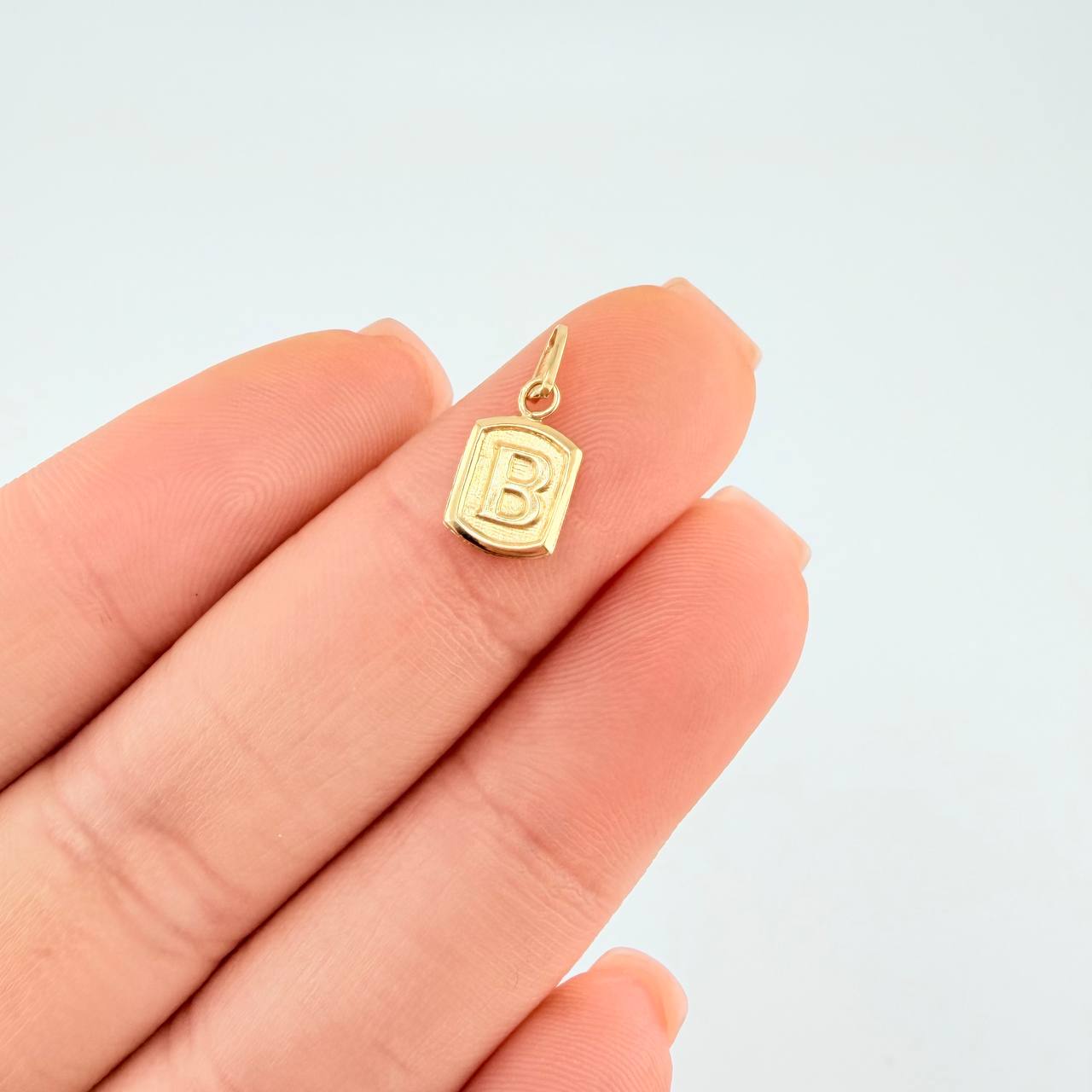 Dije Letra B 0.3 g / 1.4 cm Oro Amarillo 18K