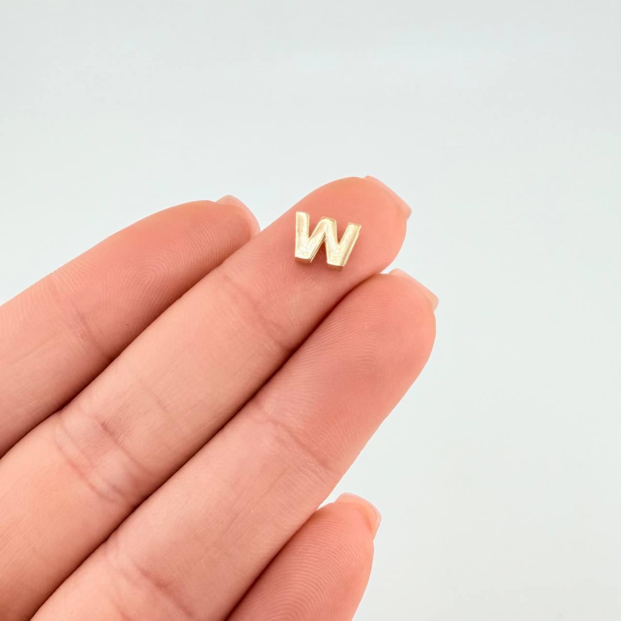 Herraje Letra W 0.35 g / 0.8 cm Oro Amarillo 18K
