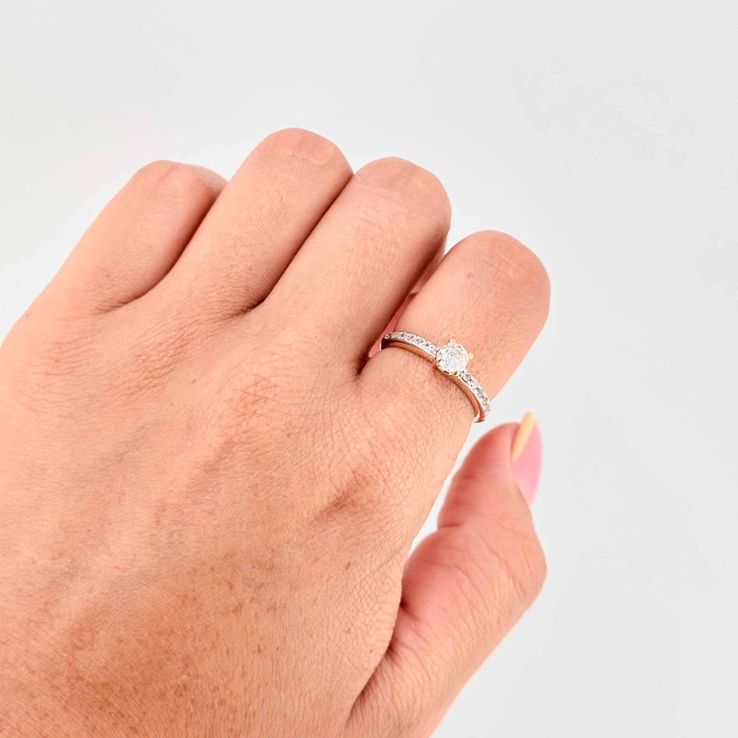 Anillo Solitario Tupido 2.6 g / T6 3/4 Dos Oros Amarillo Blanco 18K