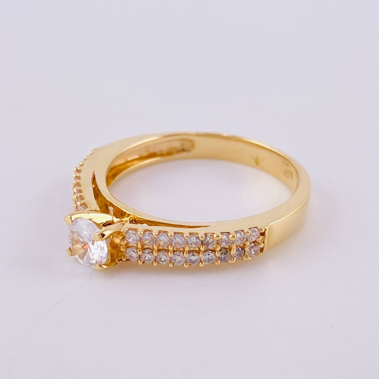 Anillo Solitario Tupido 3.2 g / T7 Oro Amarillo 18K