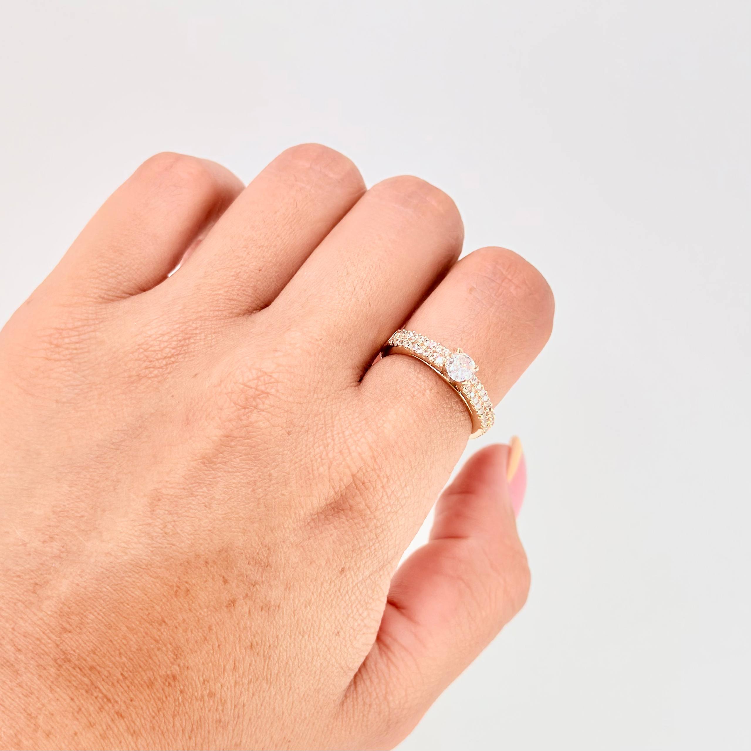 Anillo Solitario Tupido 3.2 g / T7 Oro Amarillo 18K