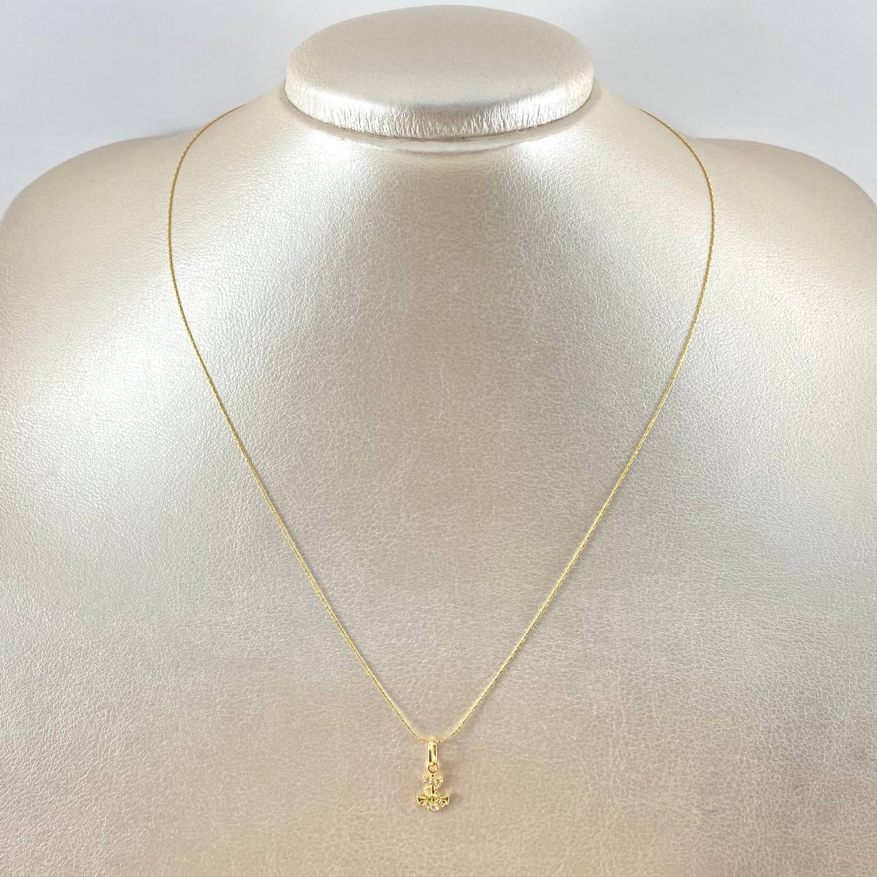 Set Cadena y Dije Aguja Trenzada + Ancla 1.35gr / 45cm / Oro Amarillo 18K (Oferta) ©