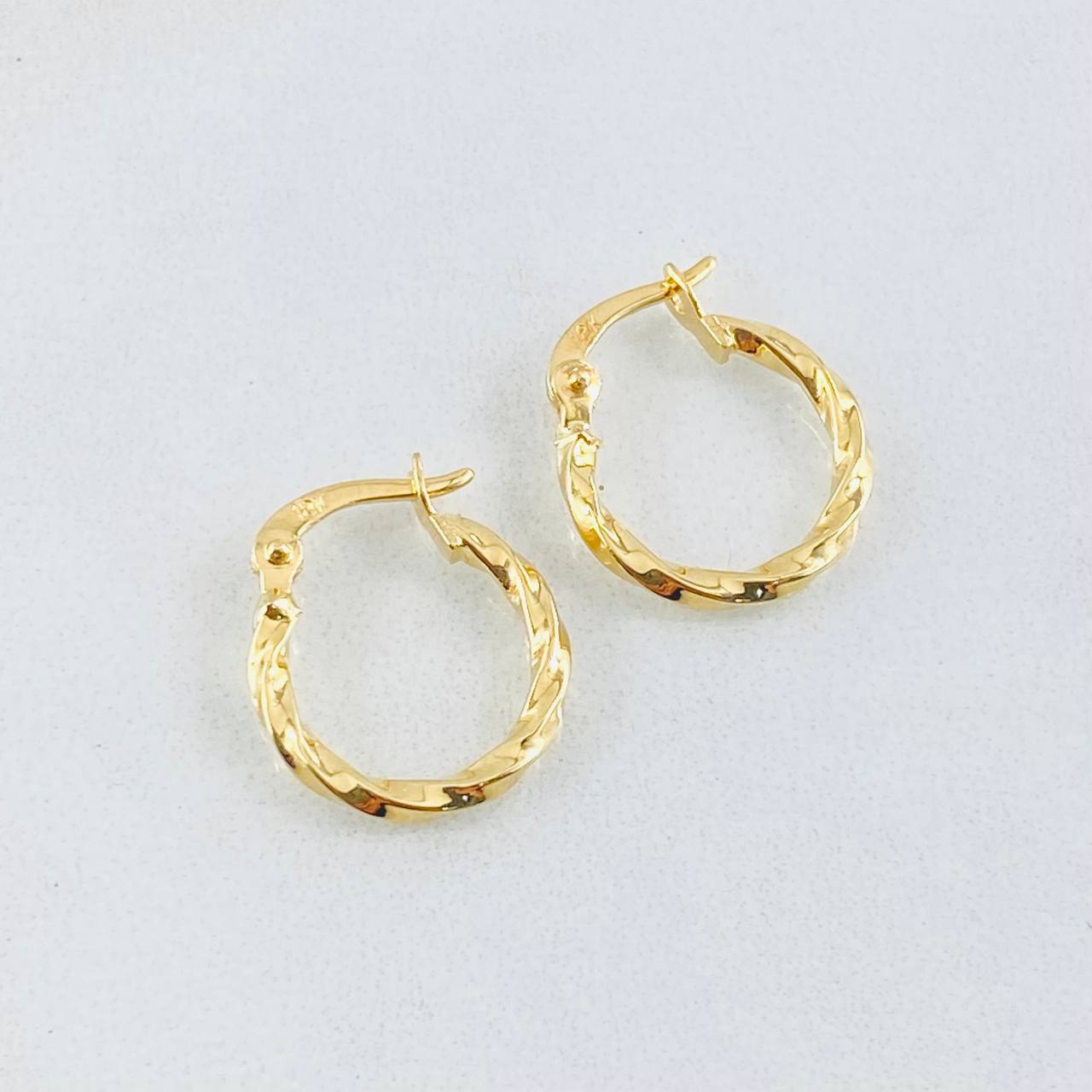 Candongas Kari 0.8gr / 1.5cm / Oro Amarillo 18K *