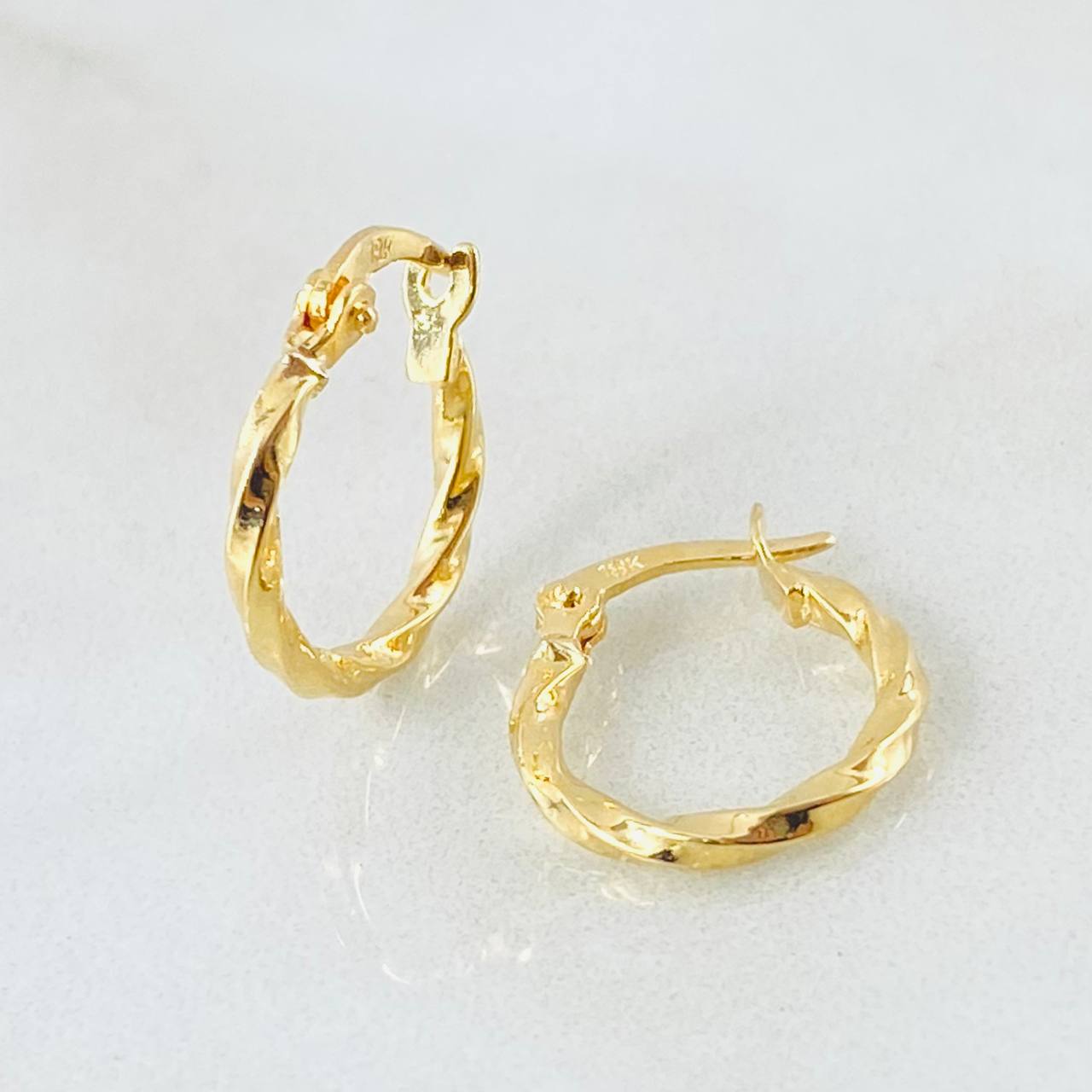 Candongas Kary 0.85gr / 1.5cm / Oro Amarillo 18K