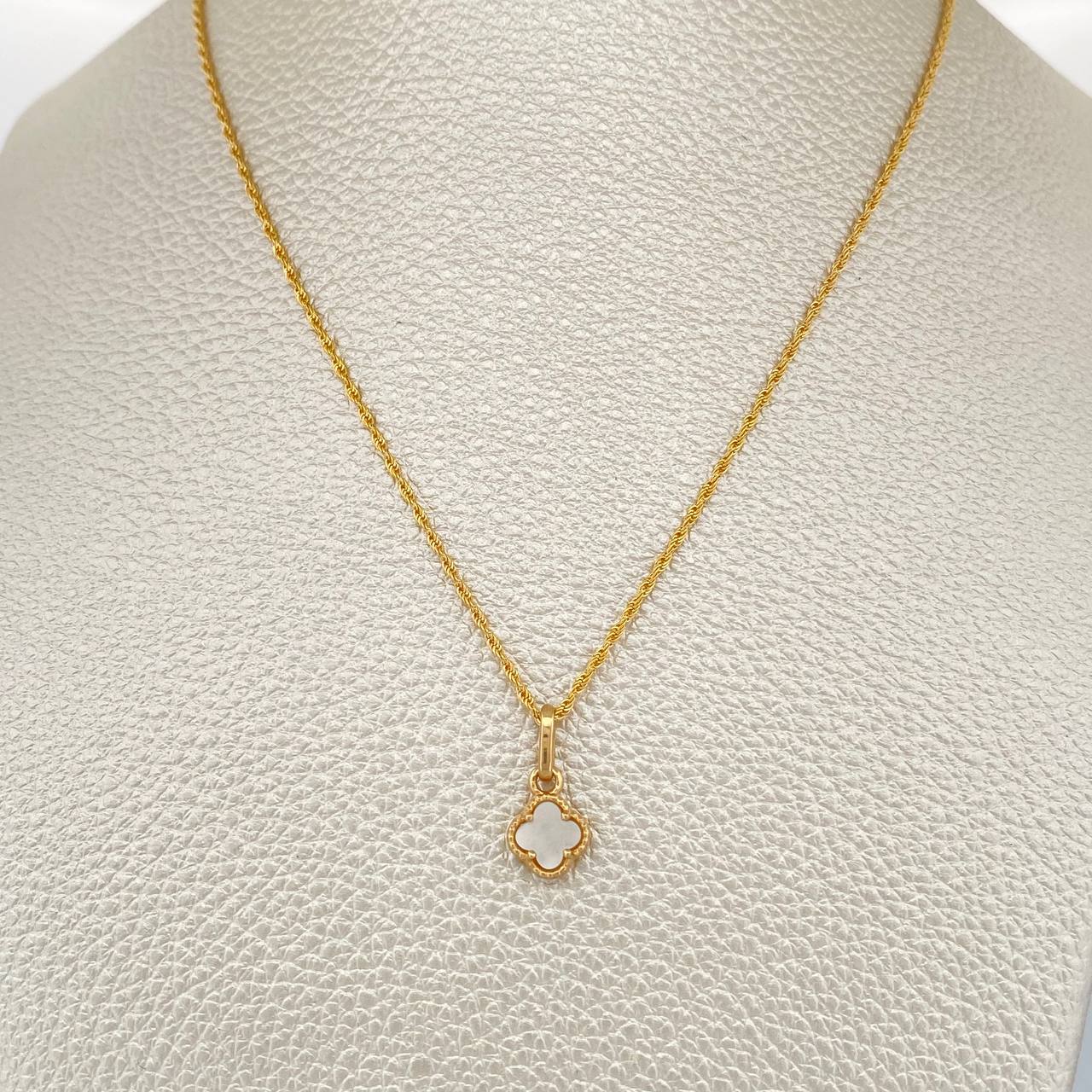 Set Cadena y Dije Lazo + Trebol 1.85gr / 50cm / Oro Amarillo 18K (Oferta) $