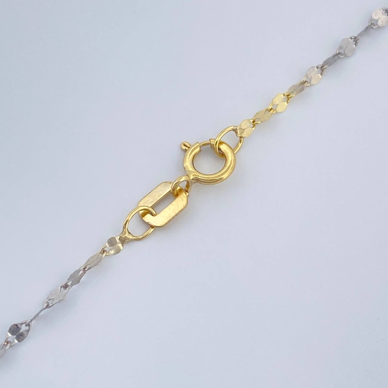 Set Cadena y Dije Flor Espejo + Virgen Milagrosa 1.3gr / 50cm / Tres Oros 18K (Oferta) $