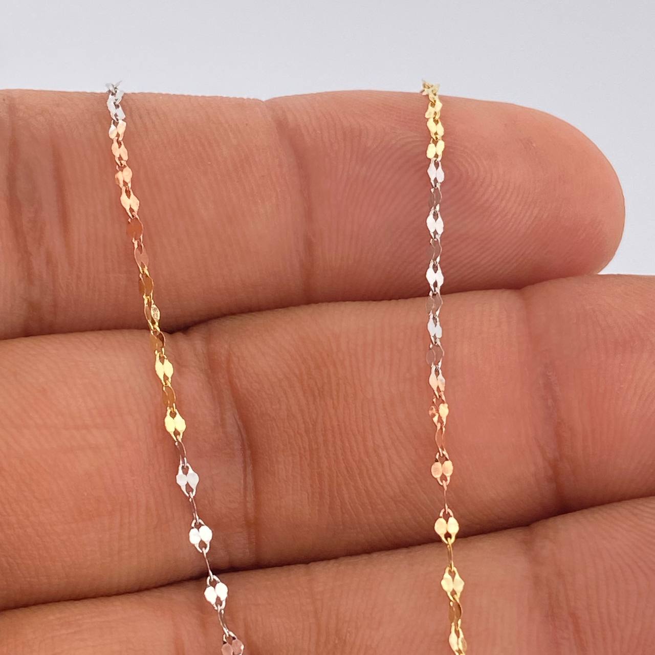 Set Cadena y Dije Flor Espejo + Virgen Milagrosa 1.3gr / 50cm / Tres Oros 18K (Oferta) $