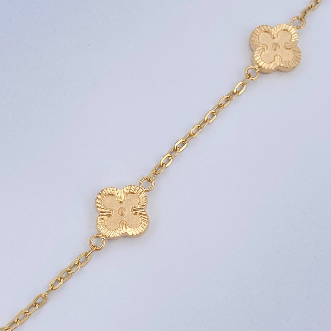 Pulso Trebol Aro Seguido 3.4gr / 19cm / Oro 18K $