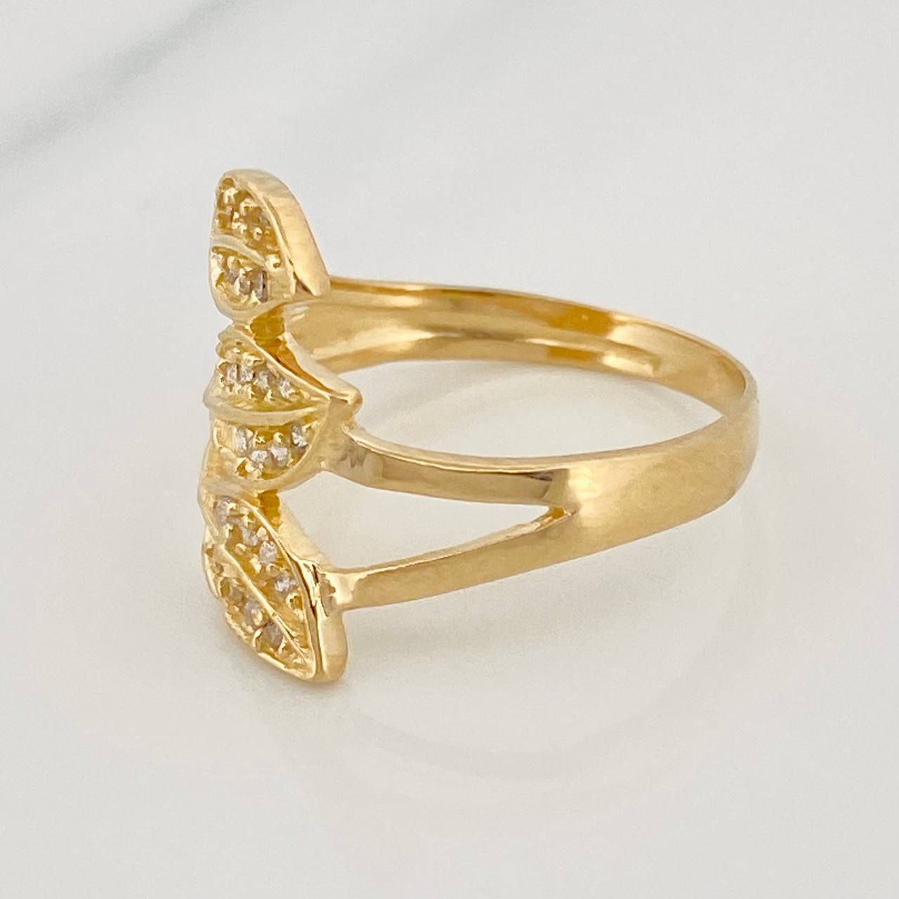 Anillo Hojas 2.4g / T5 3/4 Oro Amarillo 18K