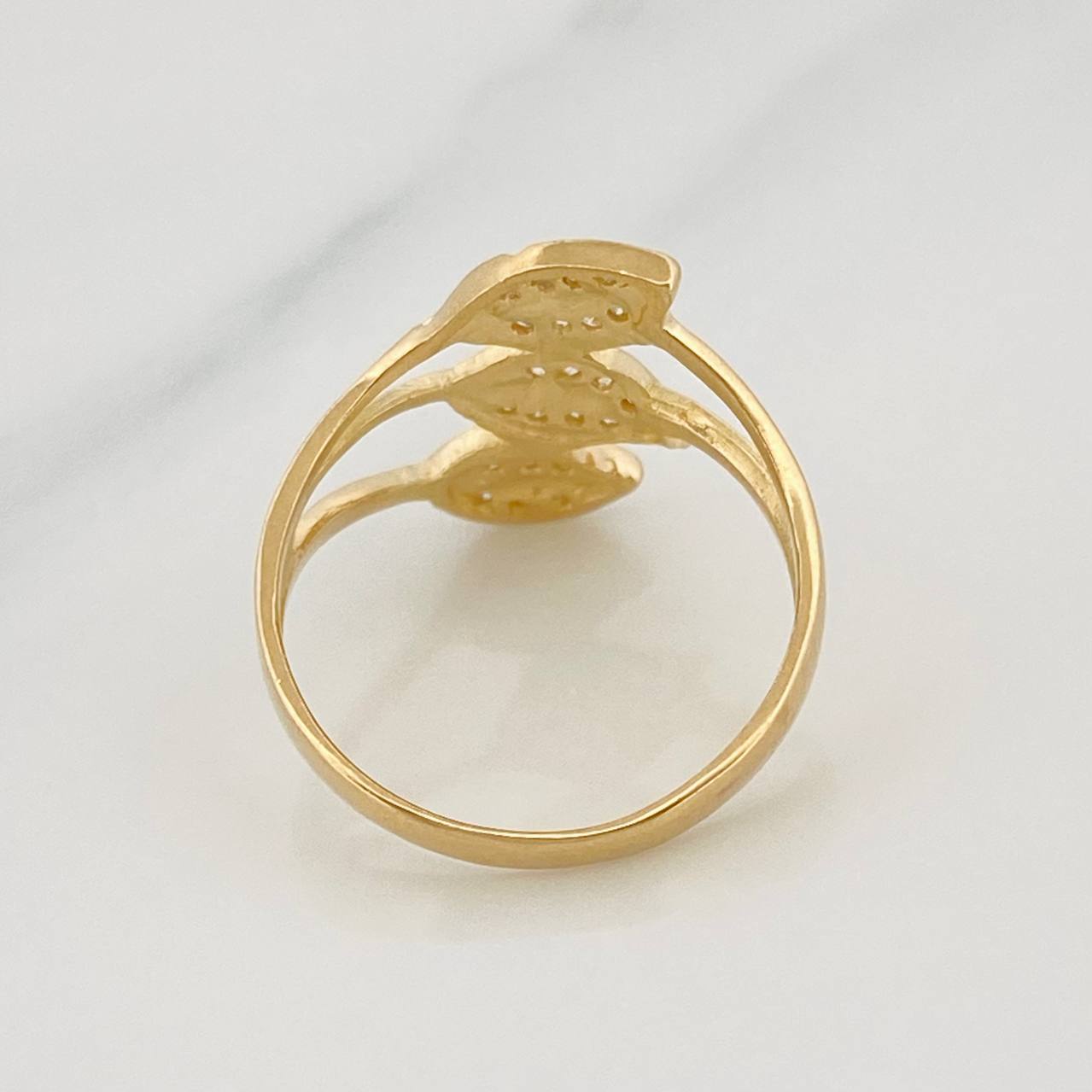 Anillo Hojas 2.4g / T5 3/4 Oro Amarillo 18K